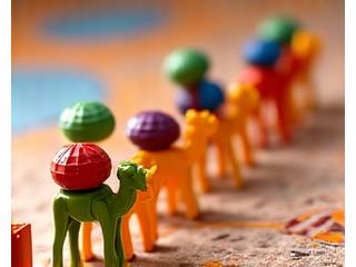Camel Up board game with pyramids and camels